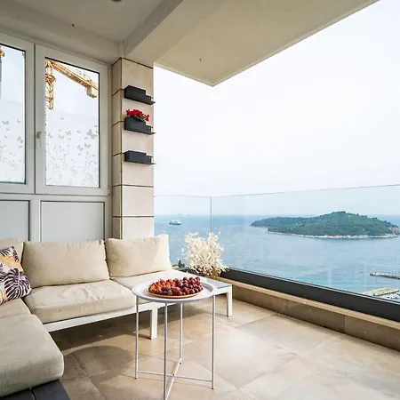 Luxury Libertas *